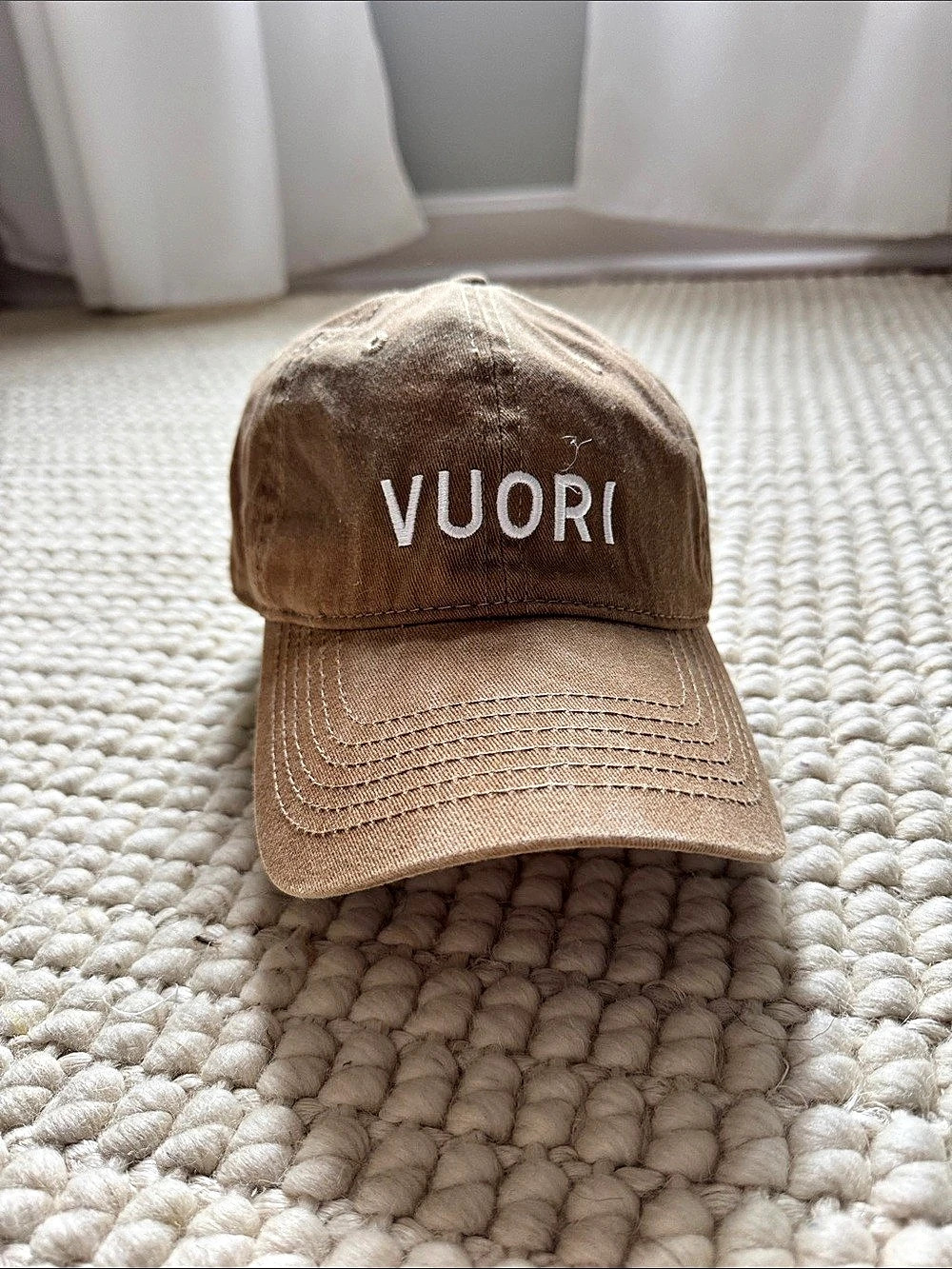 Vuori Logo Hat Baseball Cap in Brown